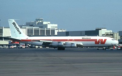 Boeing 707-320c in 1970 'W' livery